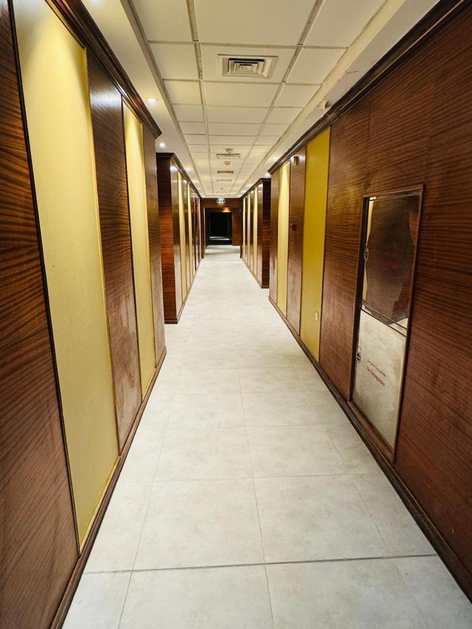 Backpackers Heaven ! 18 Beds In A 2 Bedroom Apartment In Front Of Union Metro Station Diera Dubaj Kültér fotó