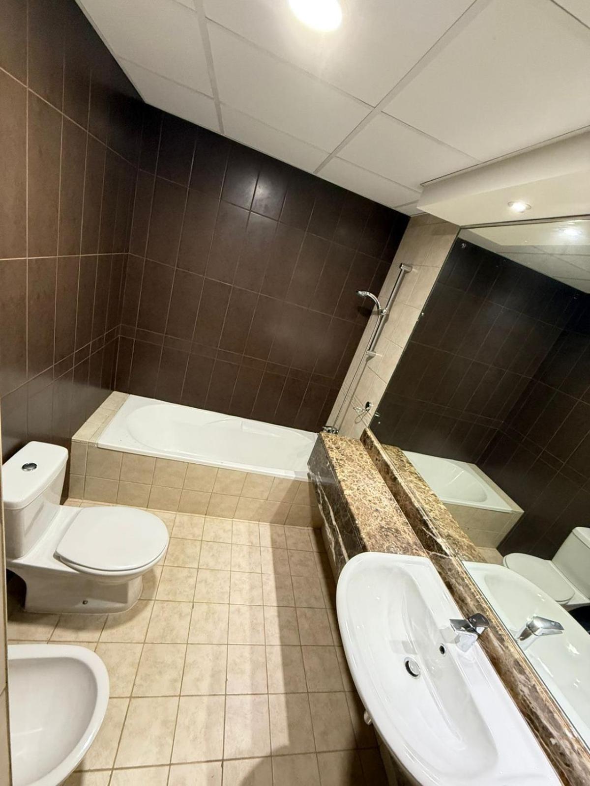 Backpackers Heaven ! 18 Beds In A 2 Bedroom Apartment In Front Of Union Metro Station Diera Dubaj Kültér fotó