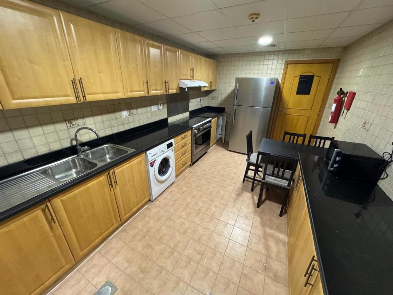 Backpackers Heaven ! 18 Beds In A 2 Bedroom Apartment In Front Of Union Metro Station Diera Dubaj Kültér fotó