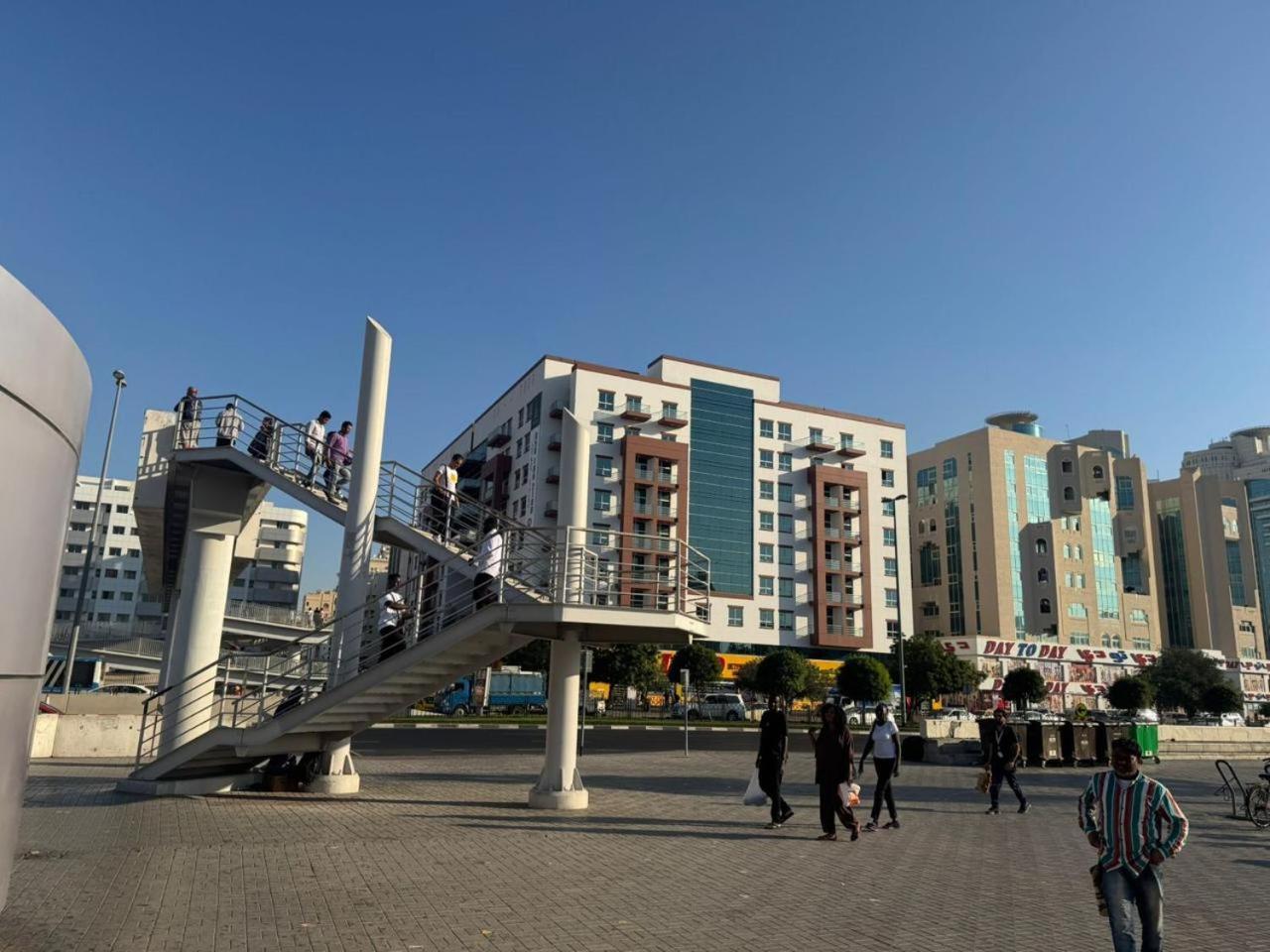 Backpackers Heaven ! 18 Beds In A 2 Bedroom Apartment In Front Of Union Metro Station Diera Dubaj Kültér fotó