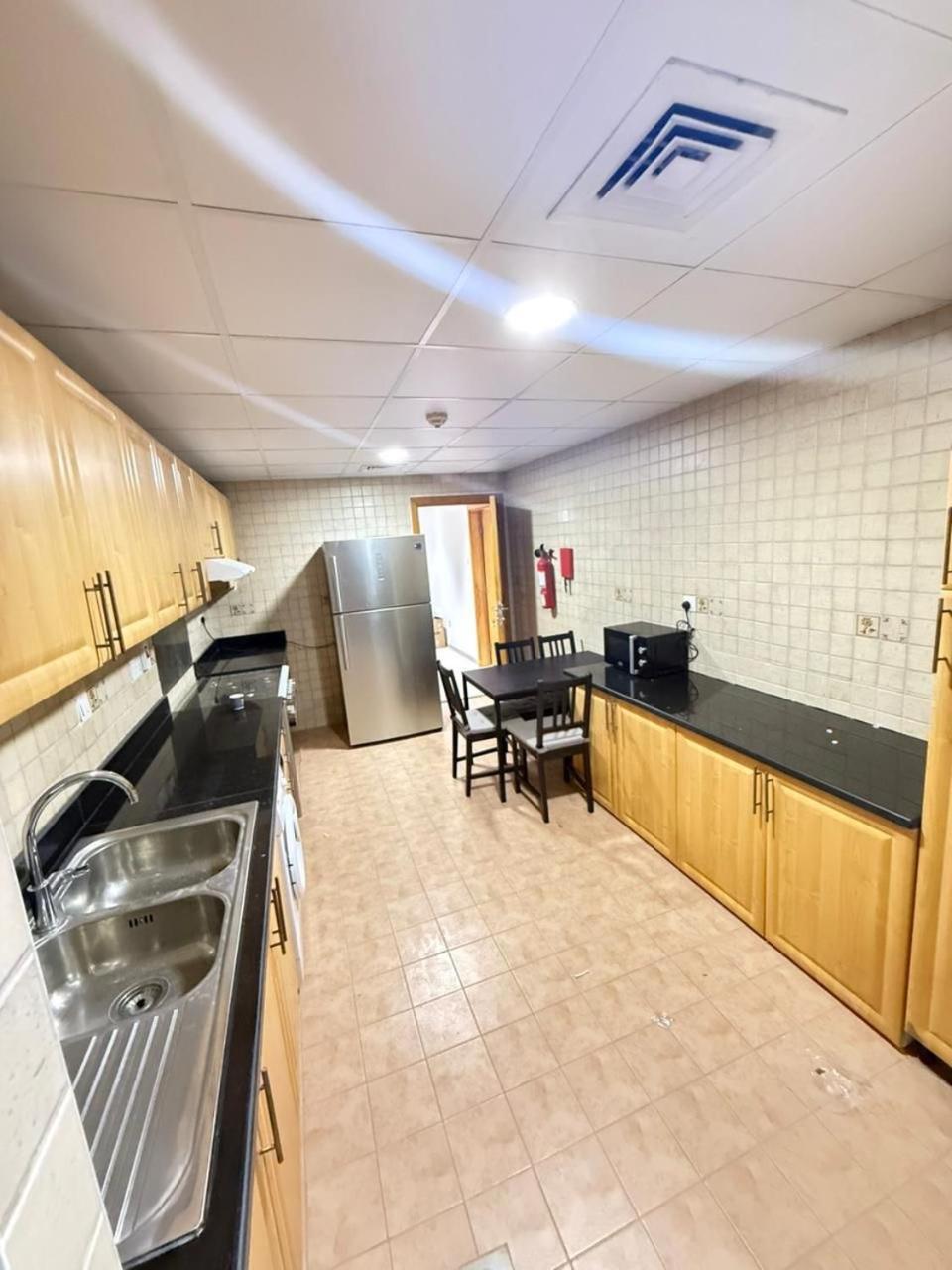 Backpackers Heaven ! 18 Beds In A 2 Bedroom Apartment In Front Of Union Metro Station Diera Dubaj Kültér fotó